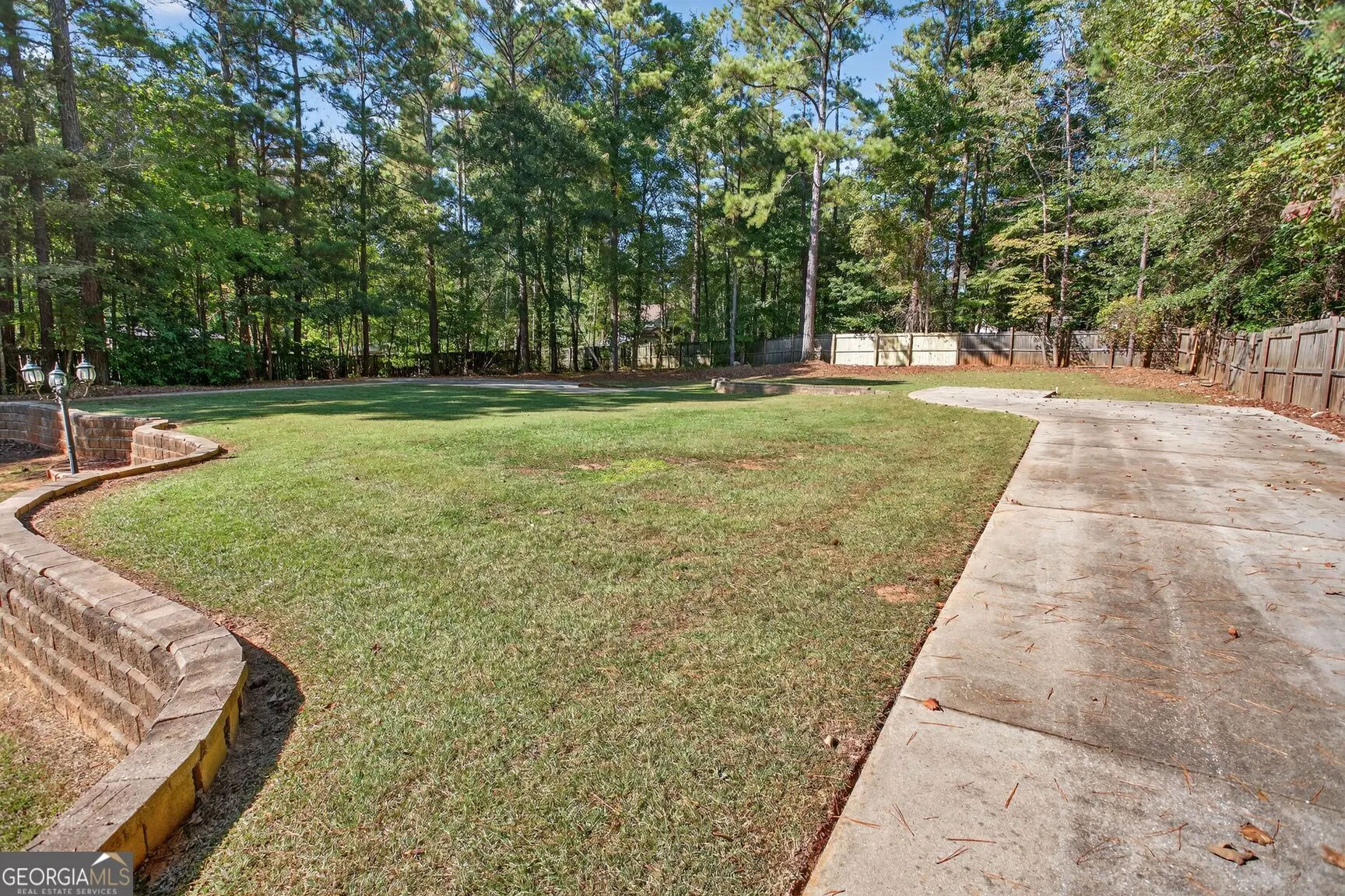 210 Riveredge Way