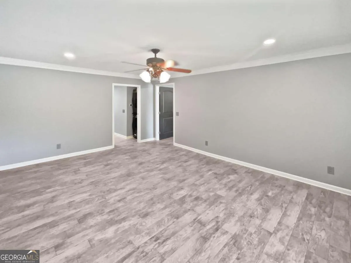 6095 Blackberry Lane