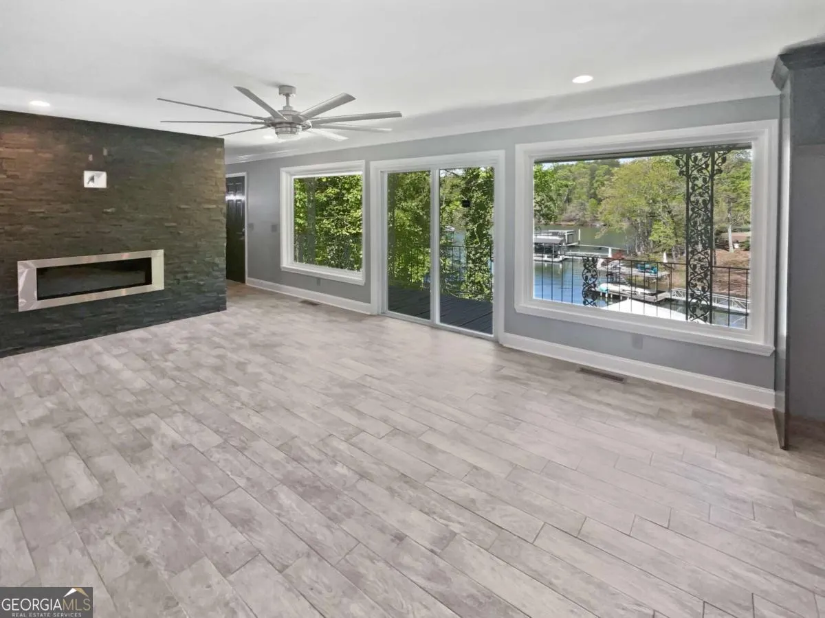 6095 Blackberry Lane