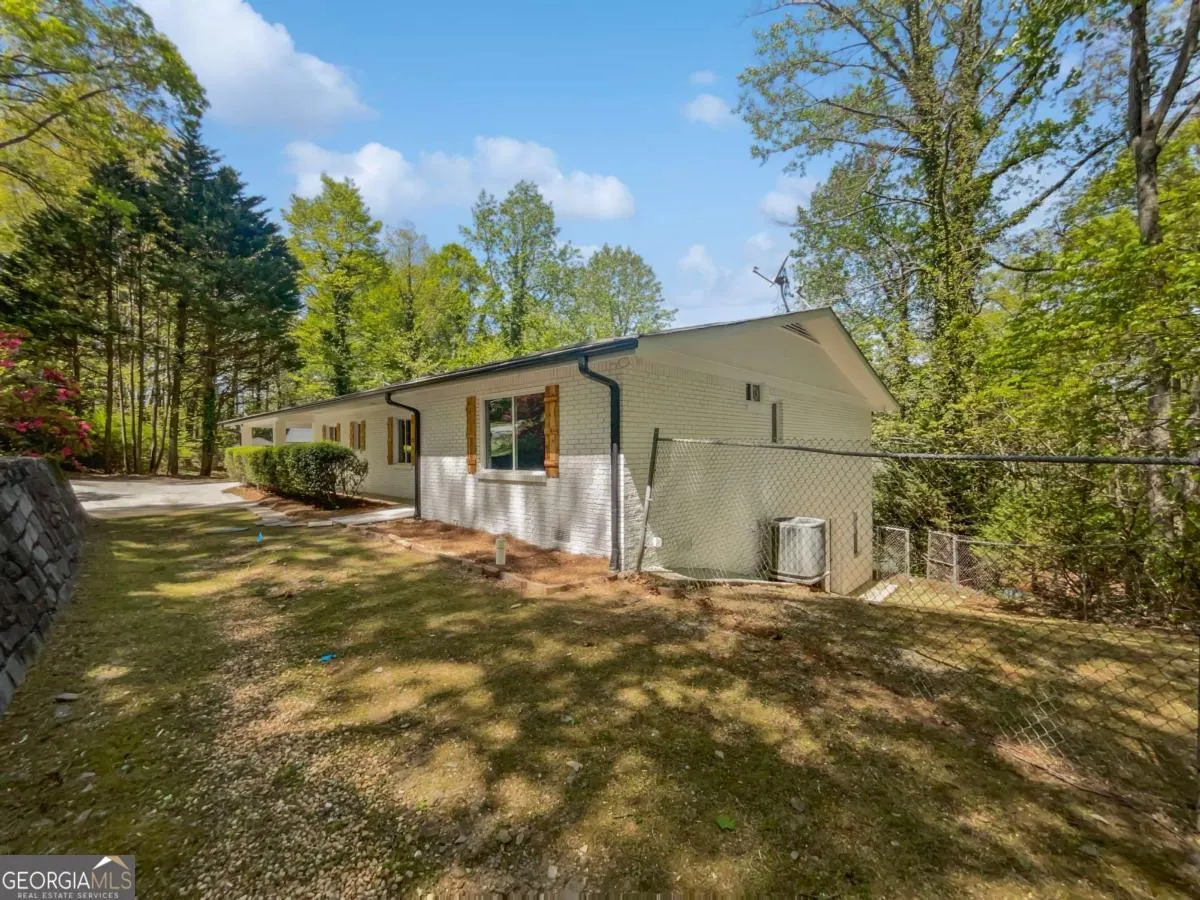 6095 Blackberry Lane