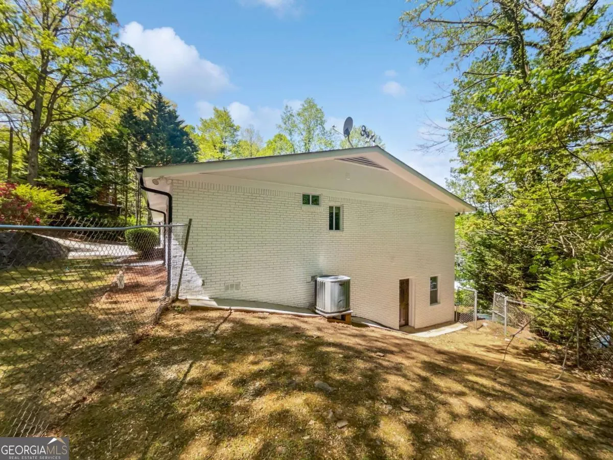 6095 Blackberry Lane