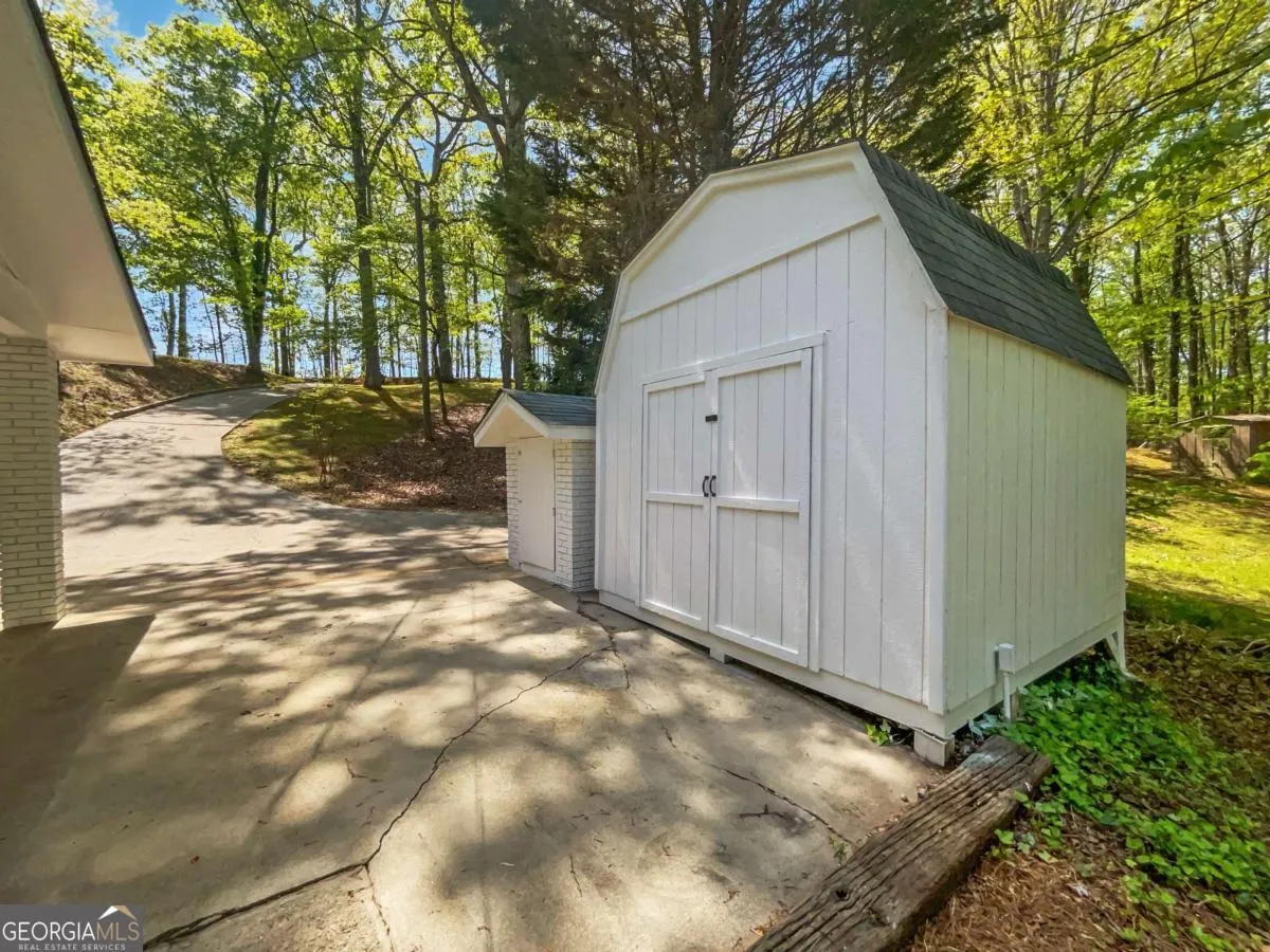 6095 Blackberry Lane