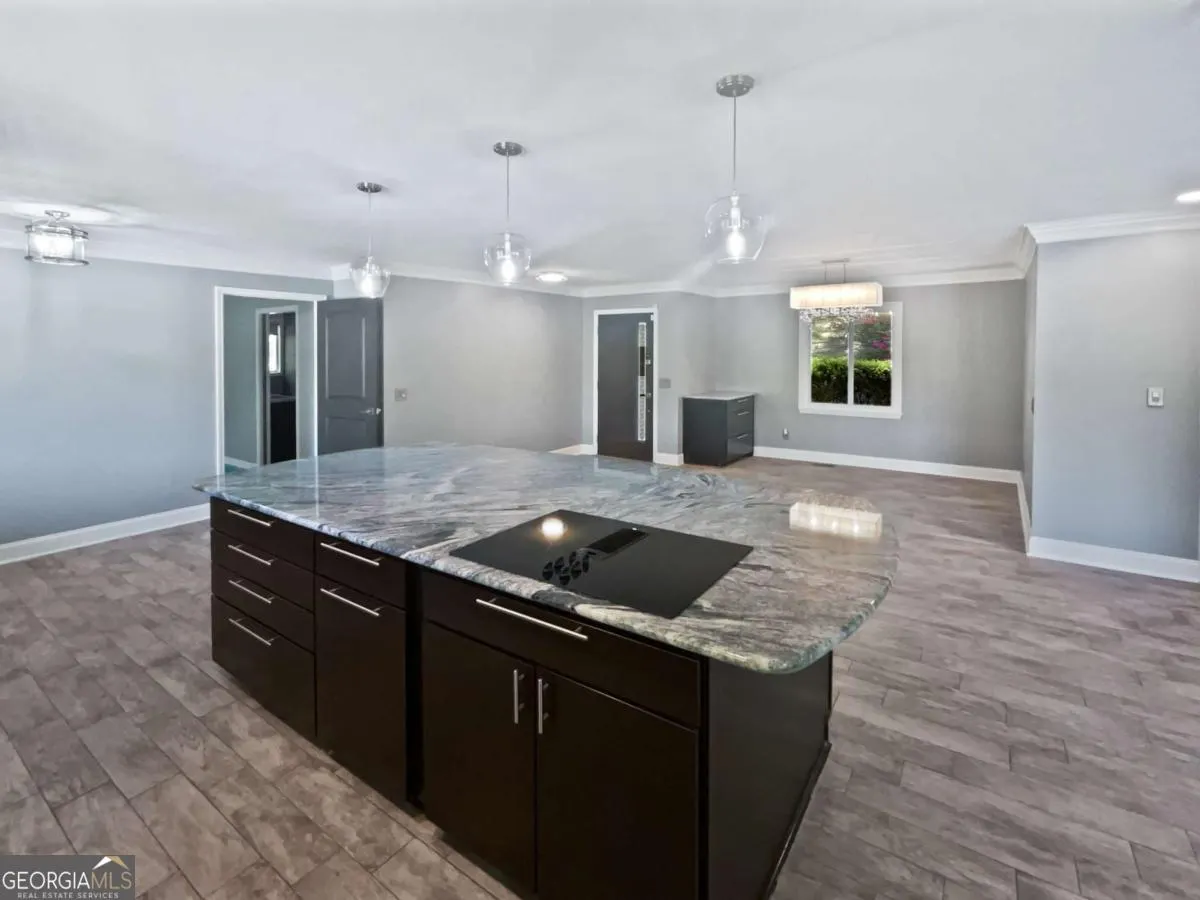 6095 Blackberry Lane