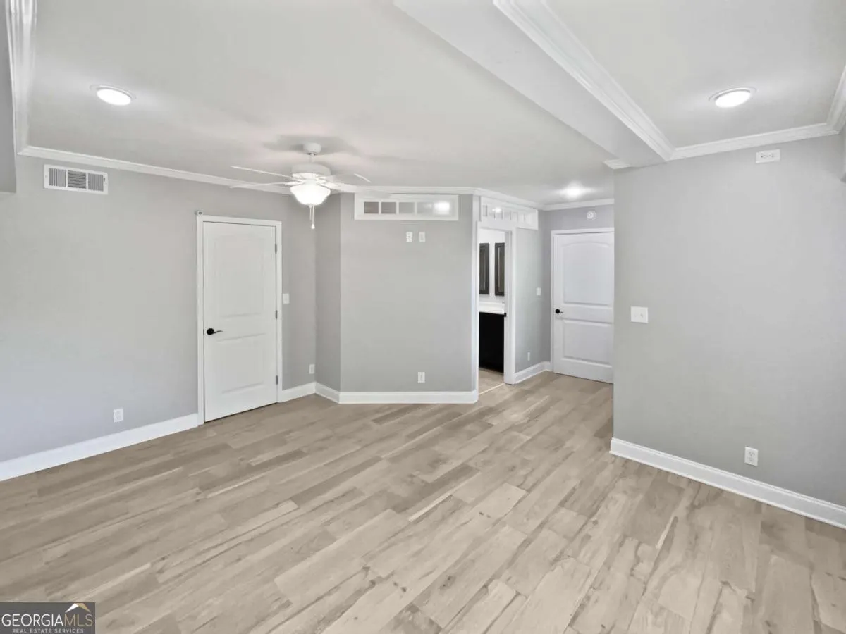 6095 Blackberry Lane