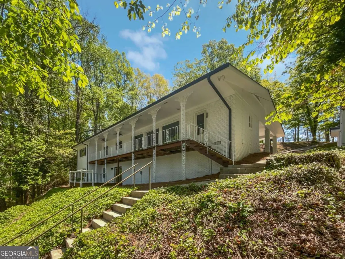 6095 Blackberry Lane