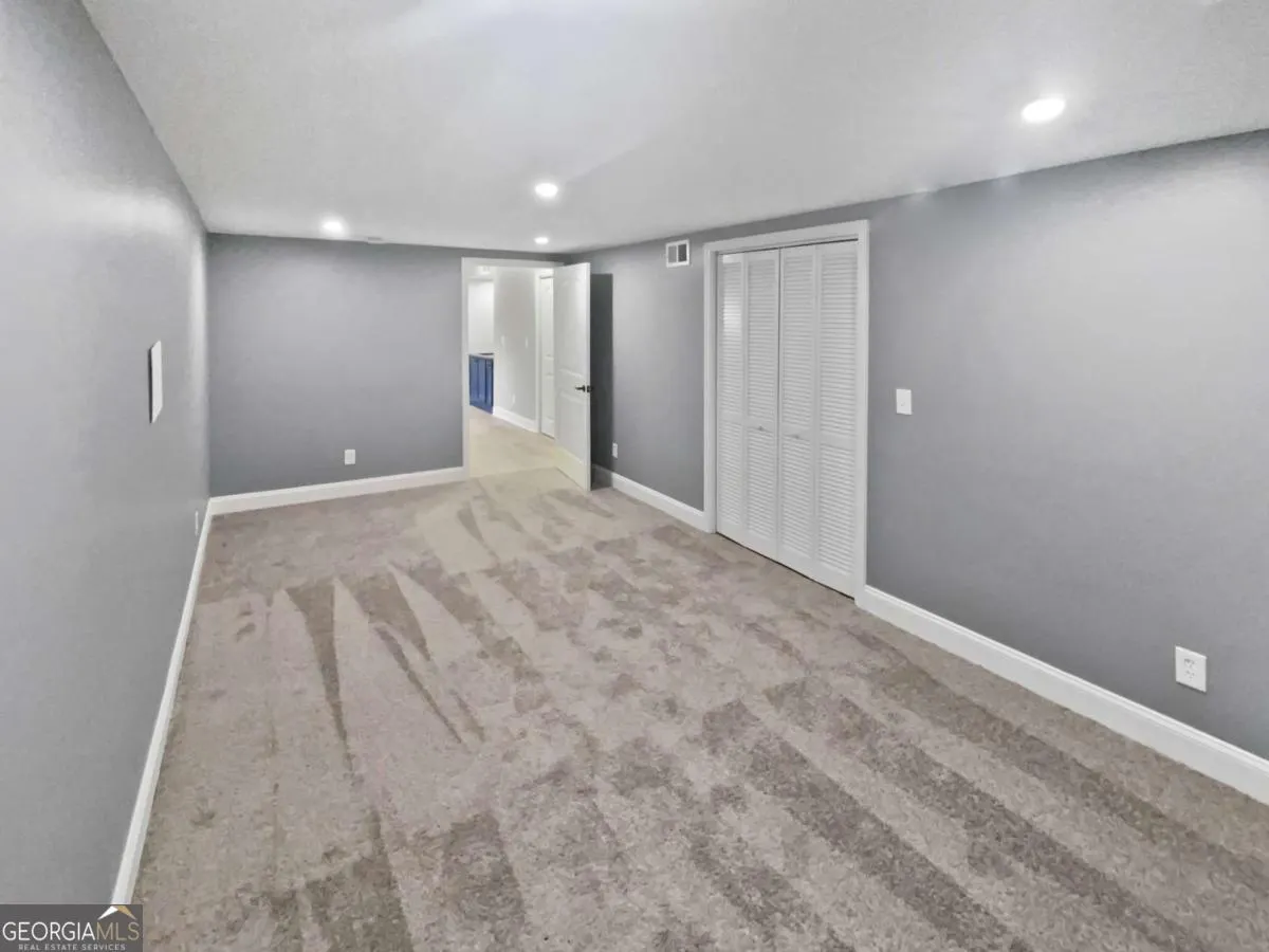 6095 Blackberry Lane