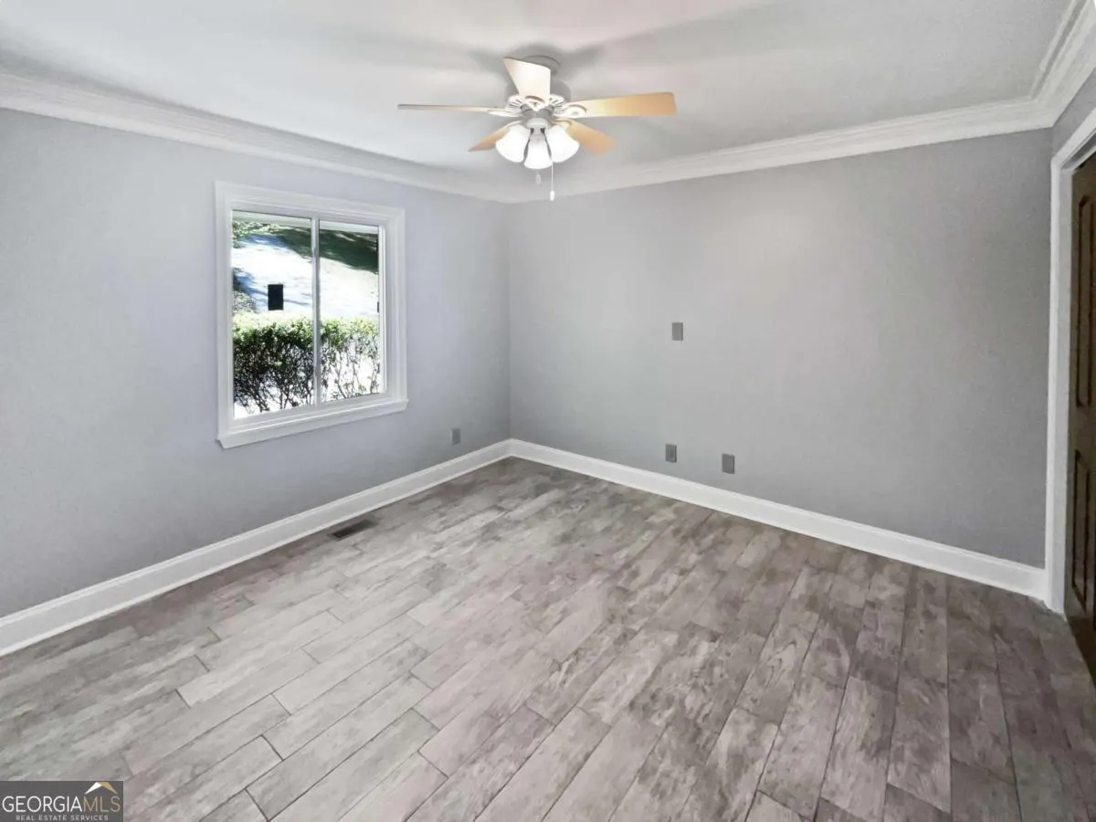 6095 Blackberry Lane