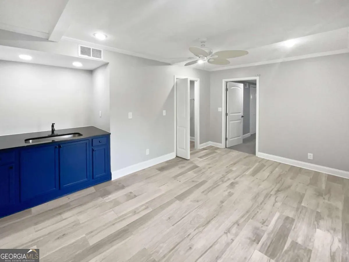 6095 Blackberry Lane