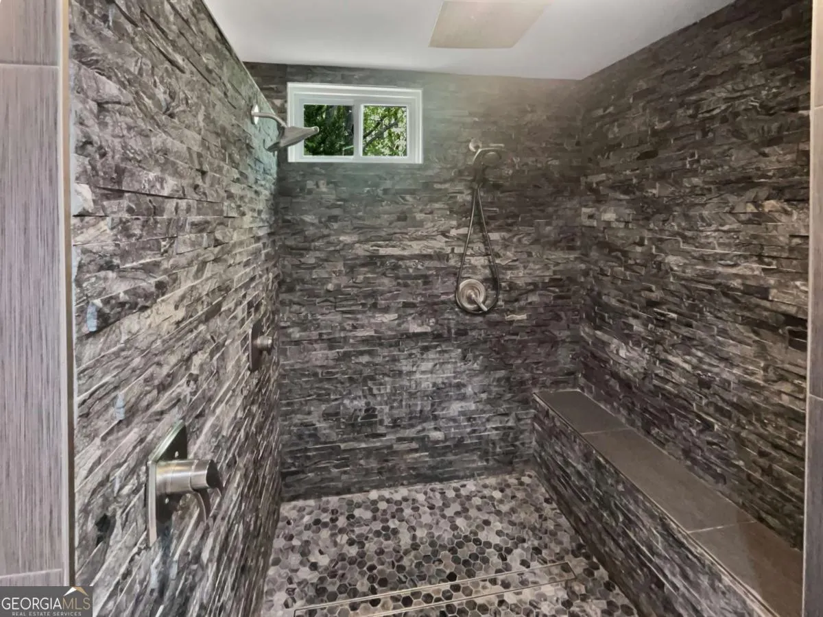 6095 Blackberry Lane
