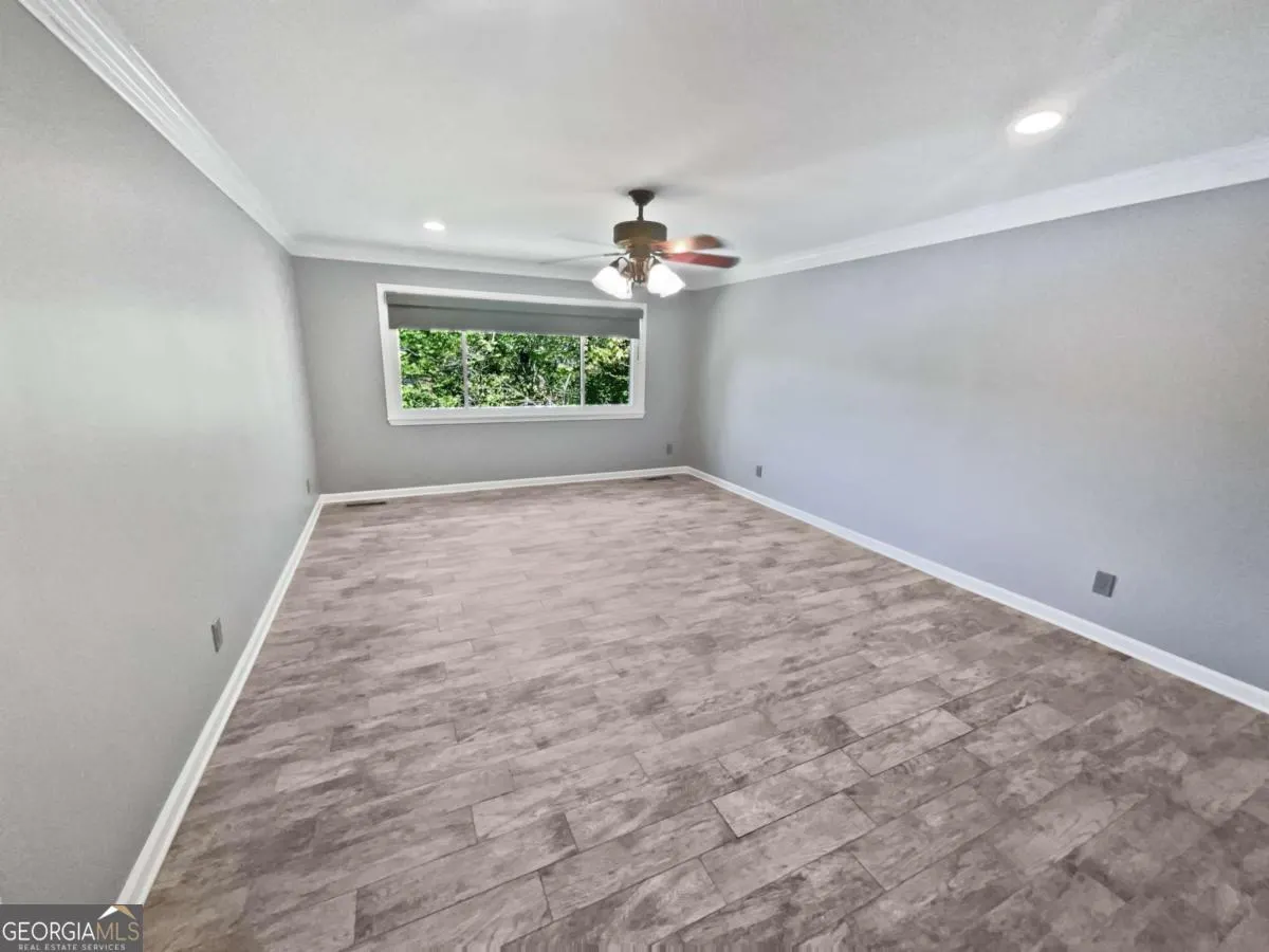 6095 Blackberry Lane