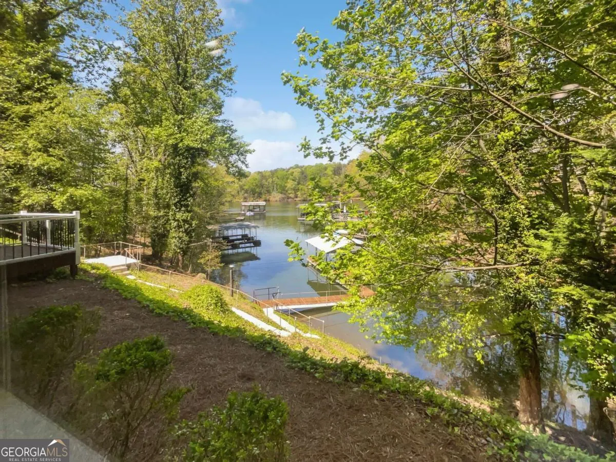 6095 Blackberry Lane