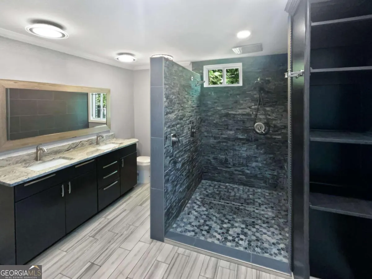 6095 Blackberry Lane