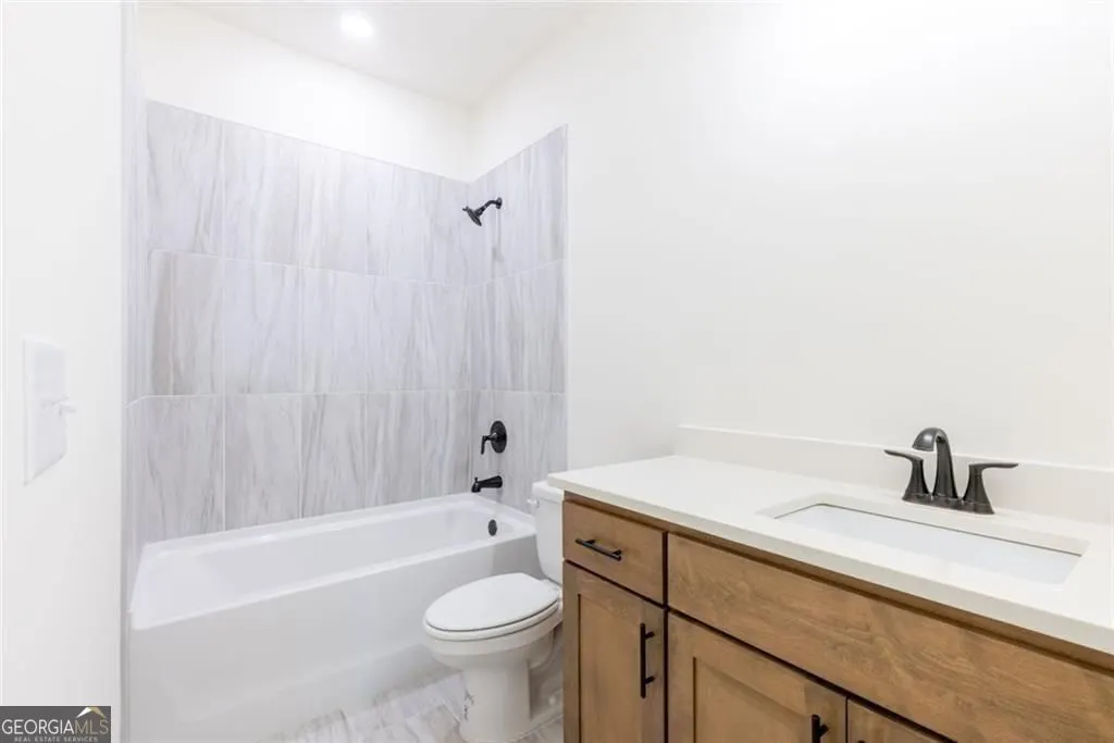 8290 Creekside Overlook Drive