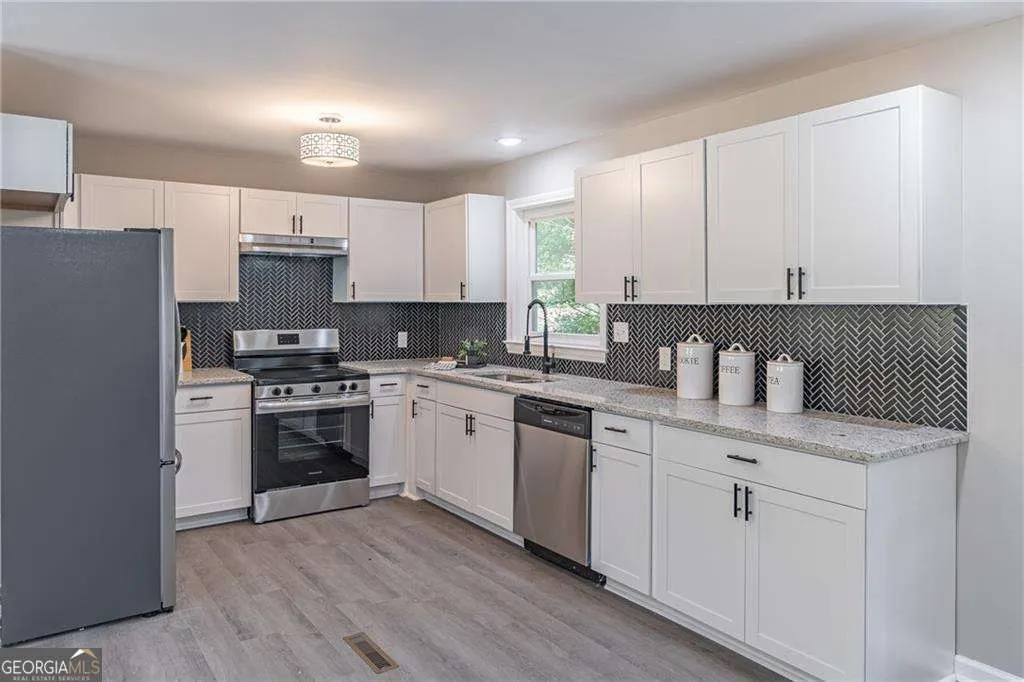 1523 Delia Drive