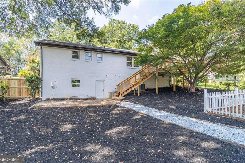 1523 Delia Drive