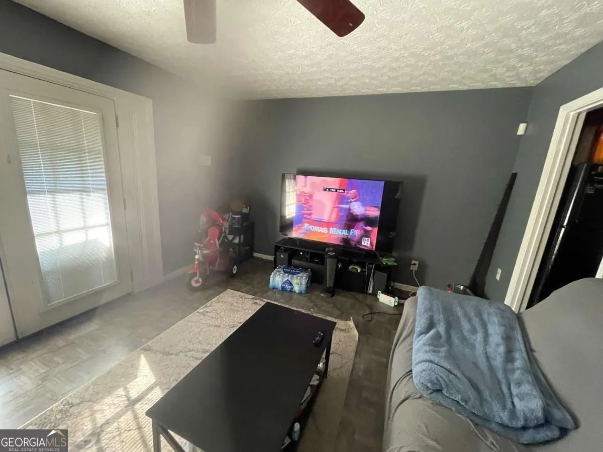 2584 Stratford Ln