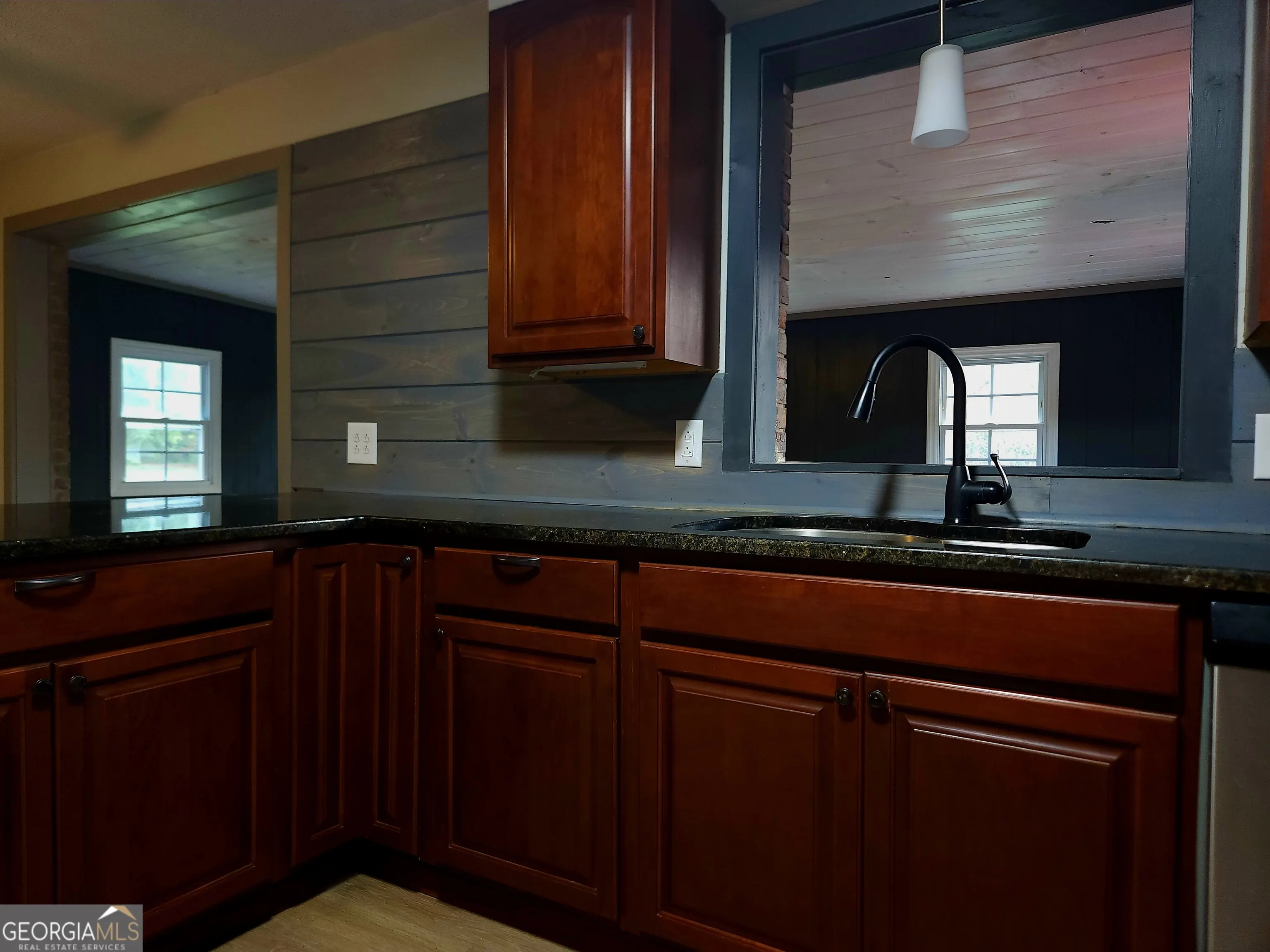 386 Scoggins Trail