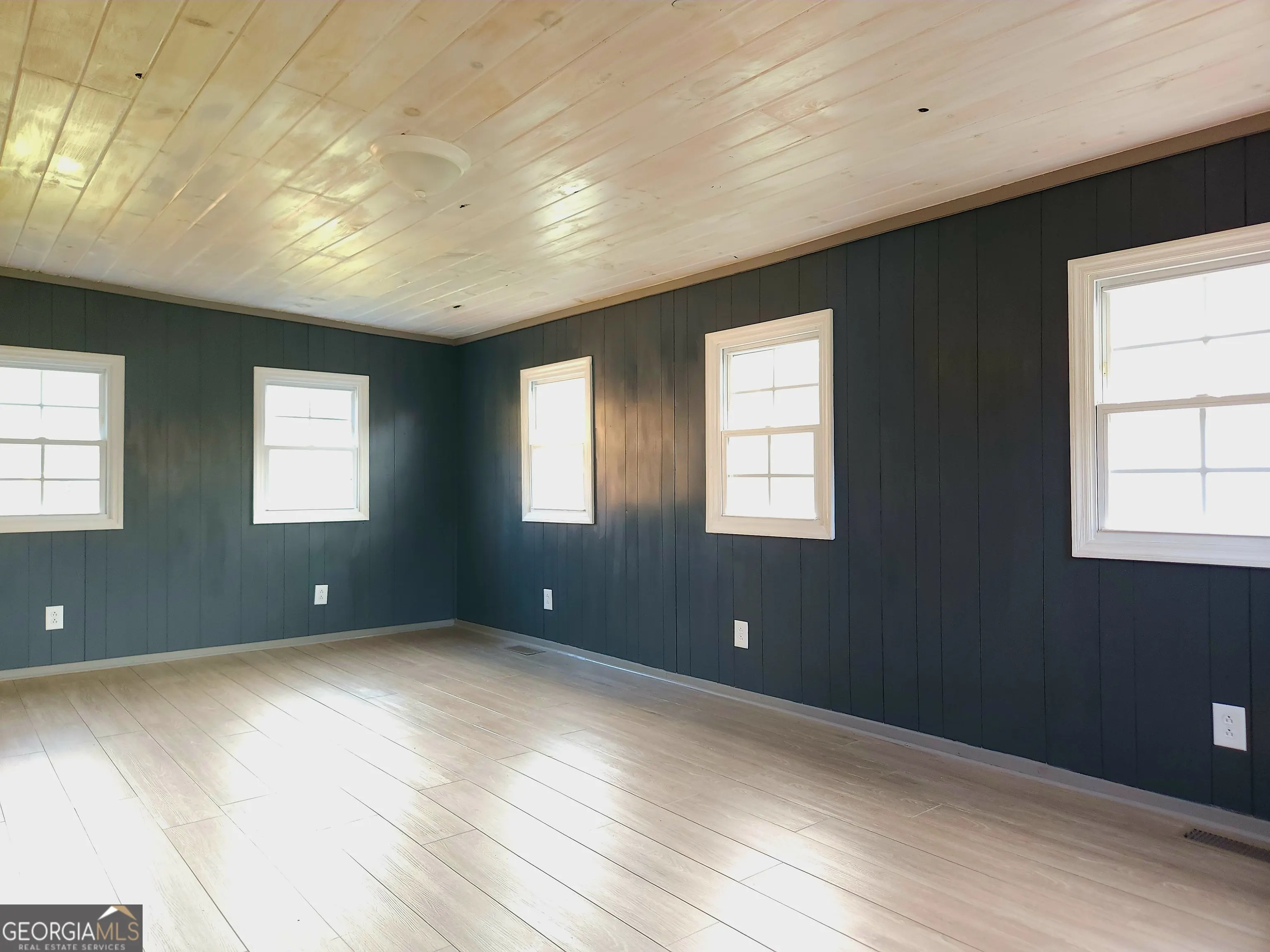 386 Scoggins Trail