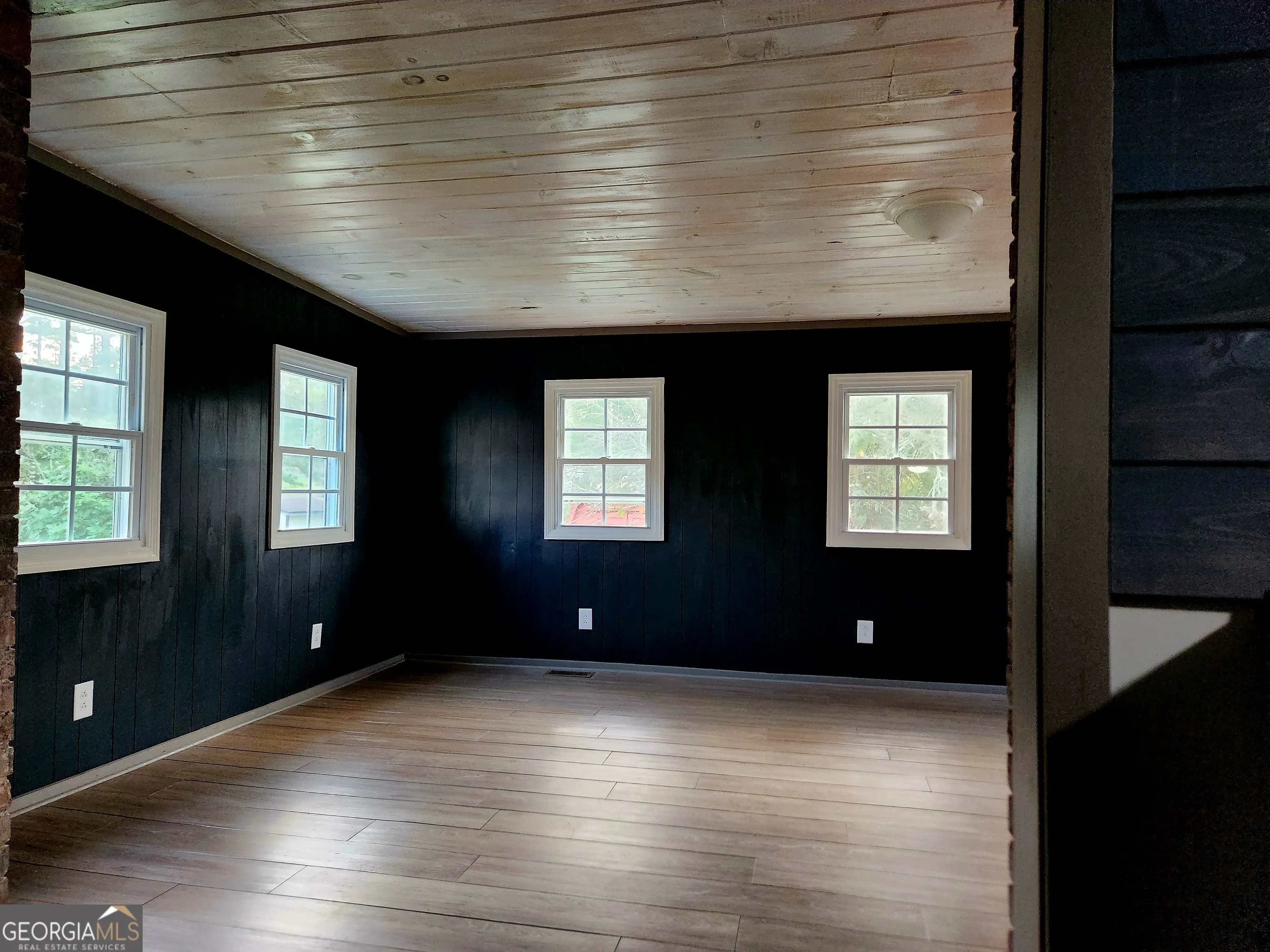 386 Scoggins Trail