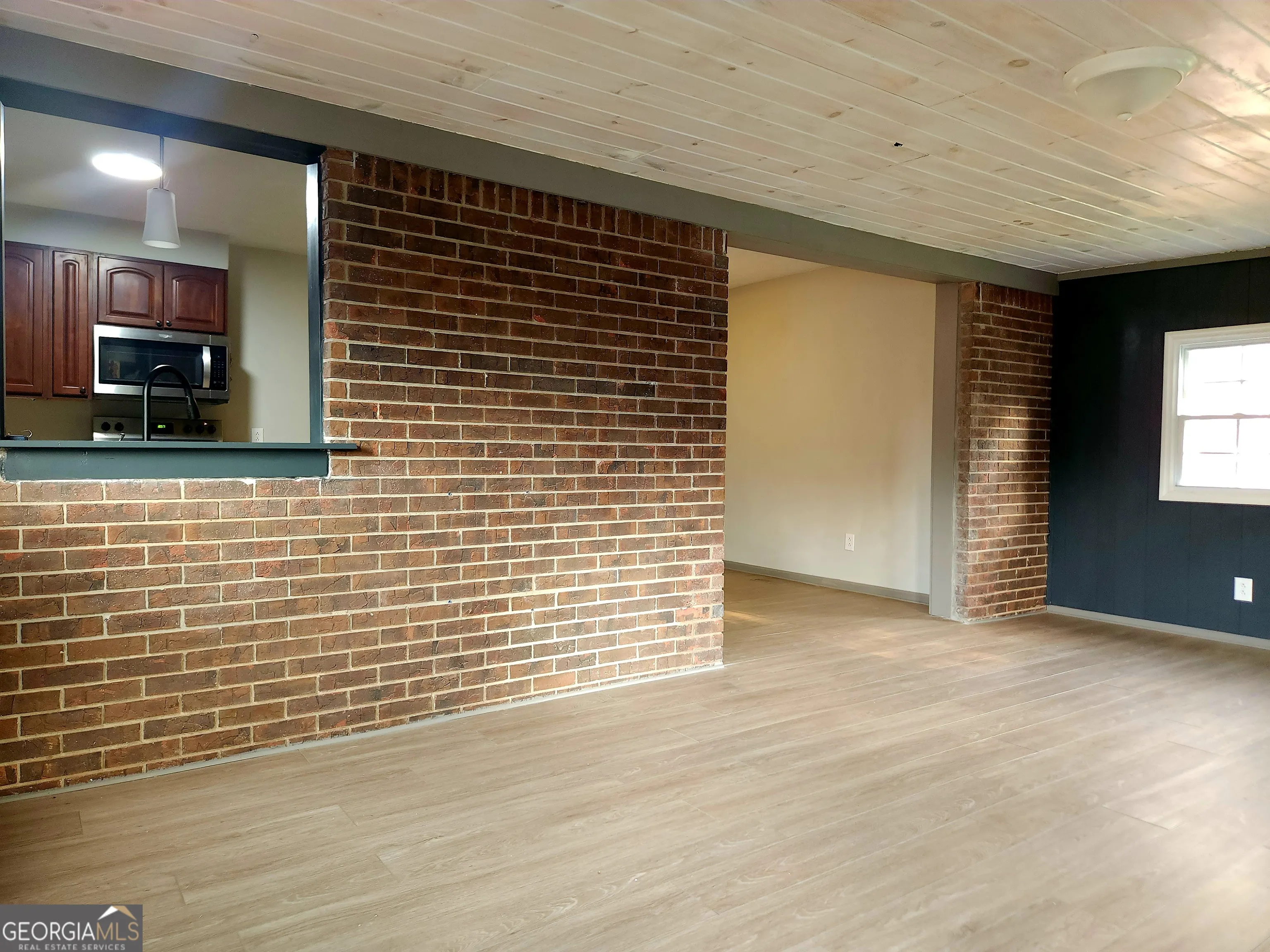 386 Scoggins Trail