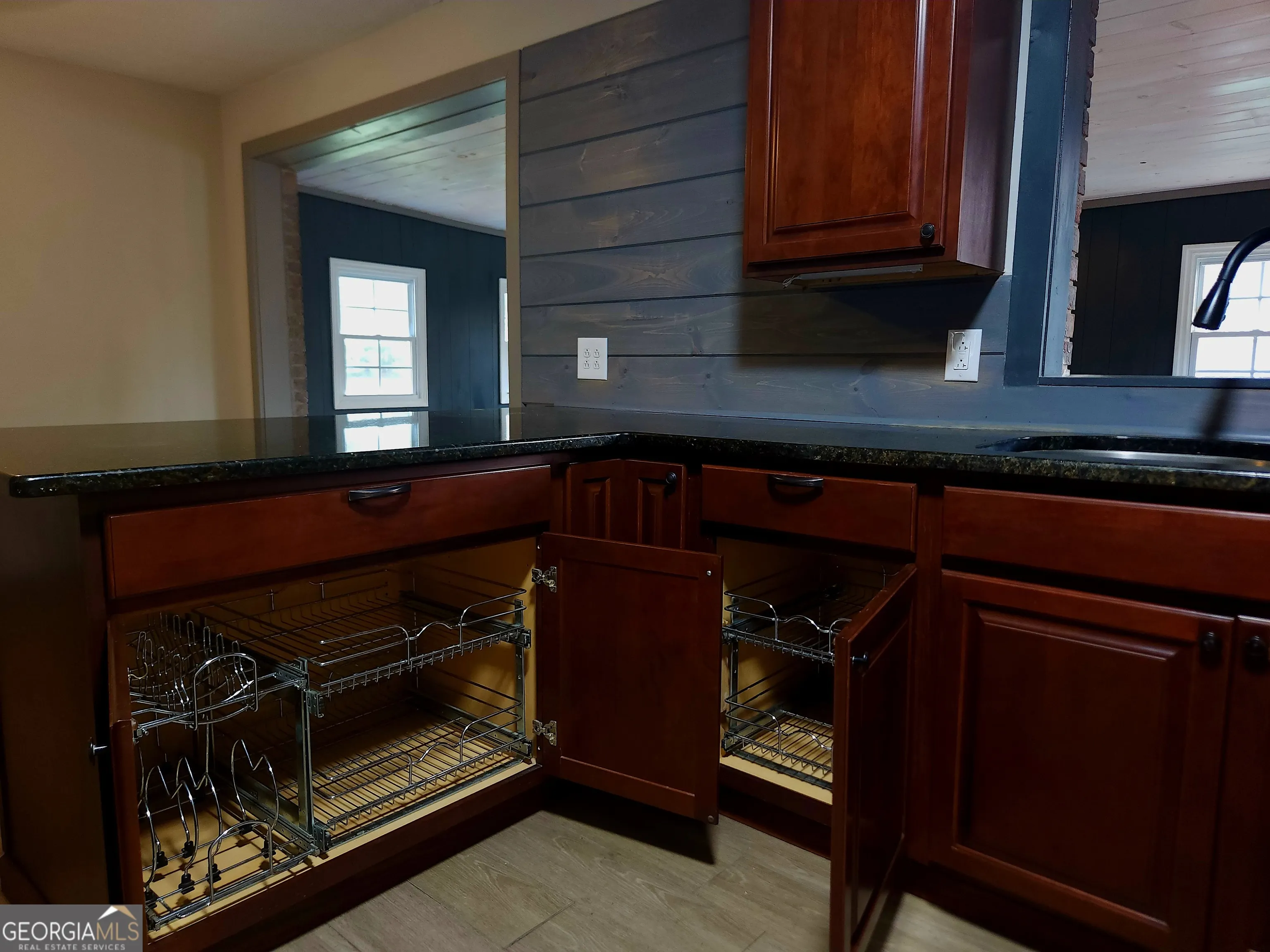 386 Scoggins Trail