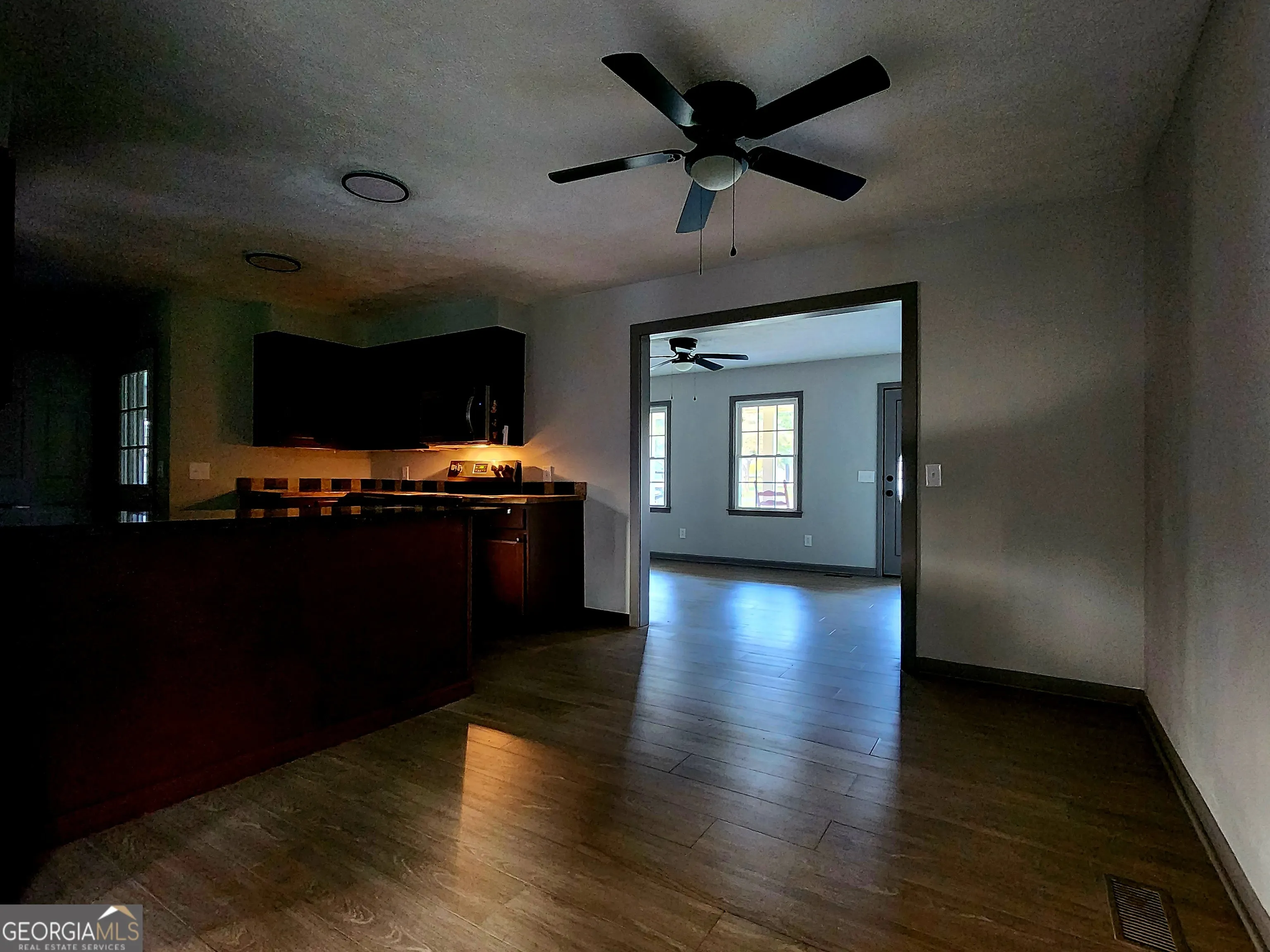 386 Scoggins Trail