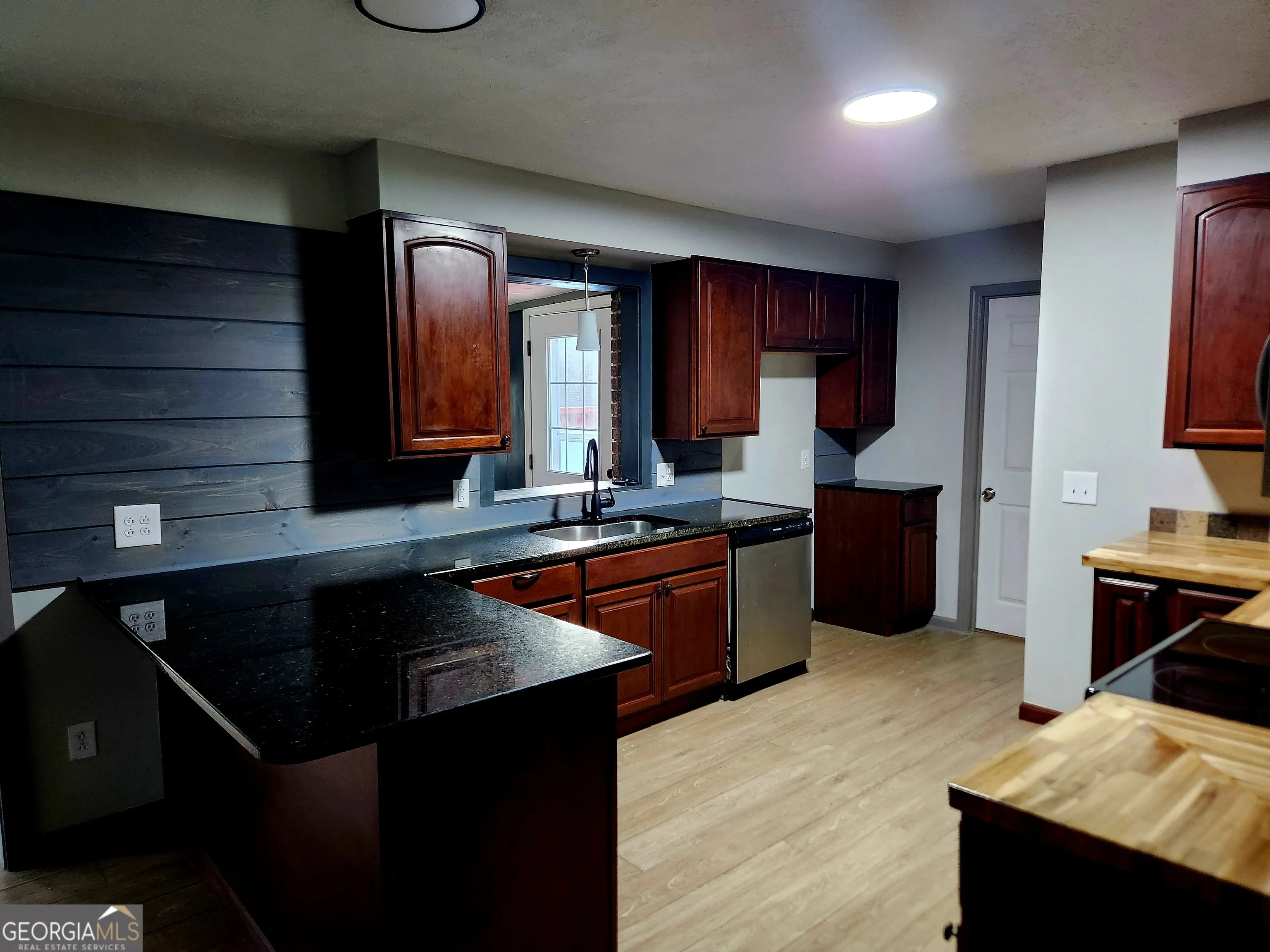 386 Scoggins Trail