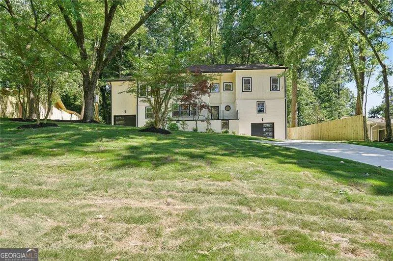 2423 Melinda Drive NE