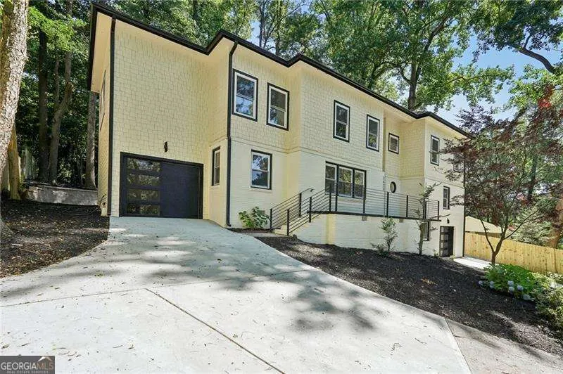 2423 Melinda Drive NE