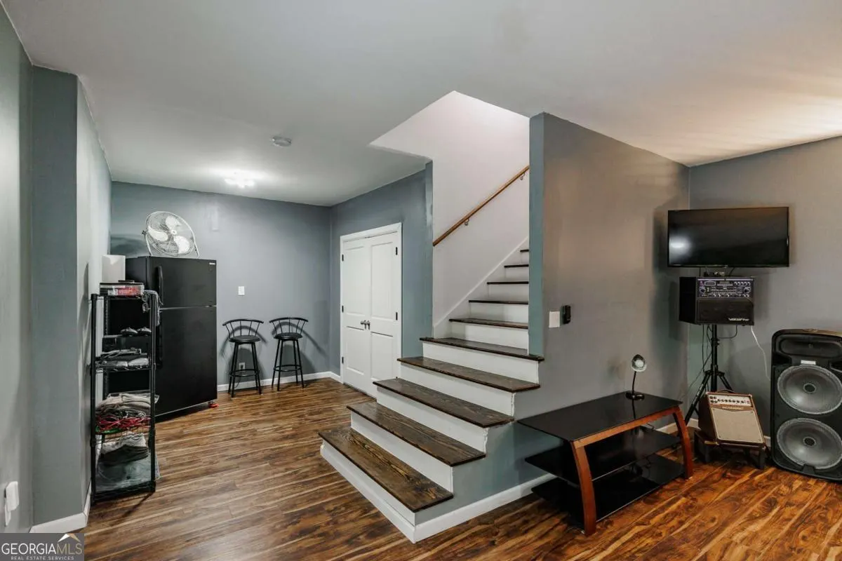 283 Lake Vista Way
