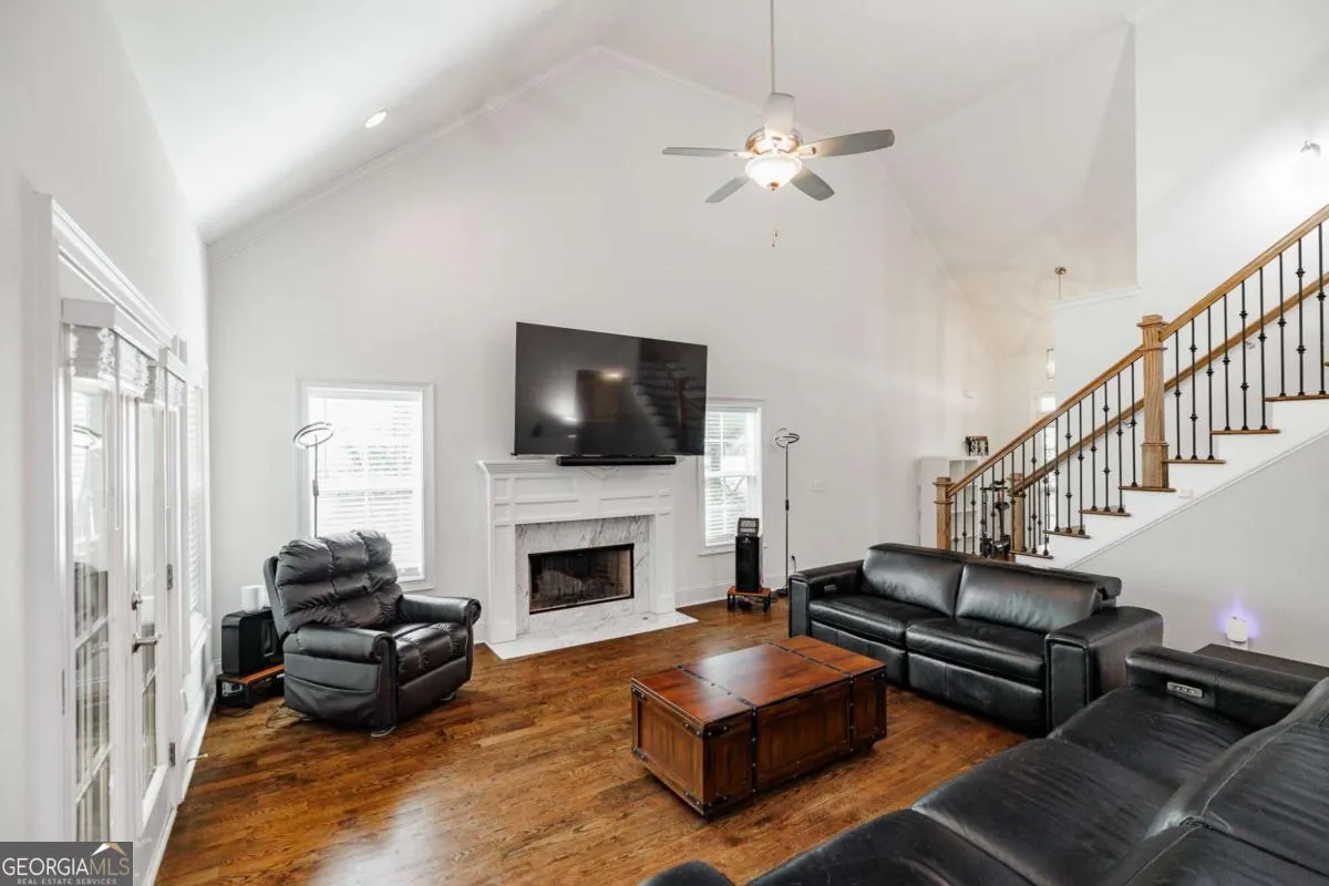 283 Lake Vista Way