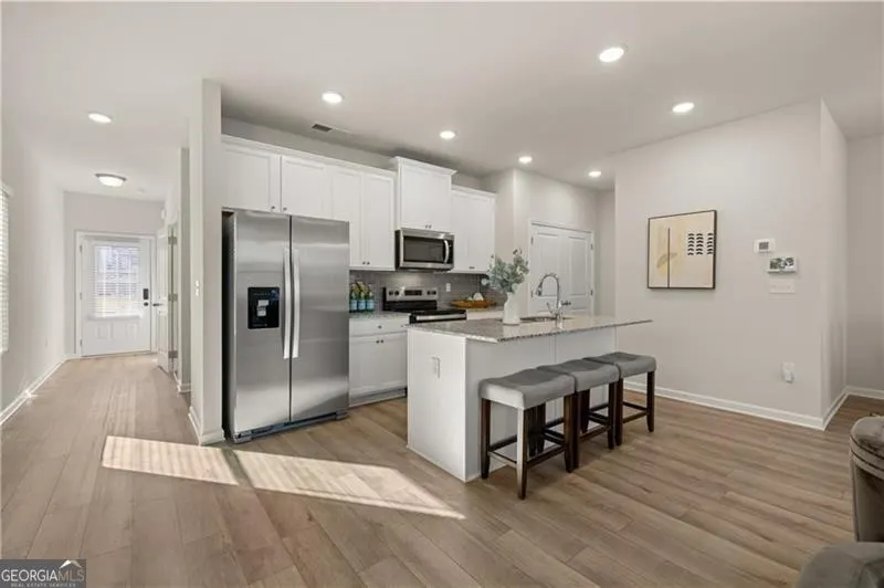 8 228 Epping, #8