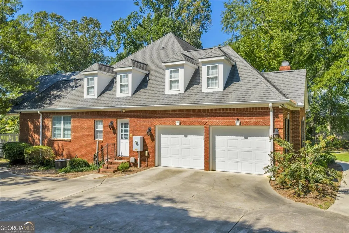 304 Stathams Way