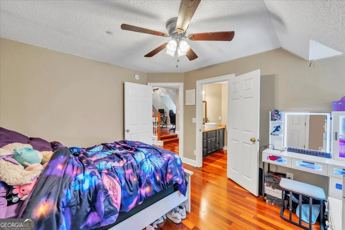 304 Stathams Way