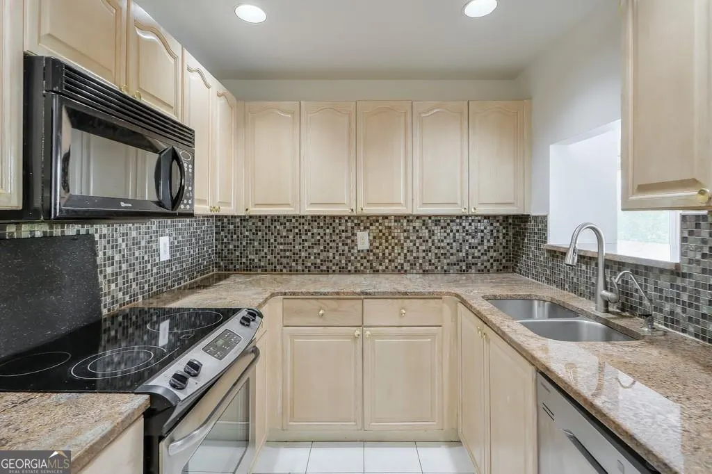 530 3475 Oak Valley Road NE, #530
