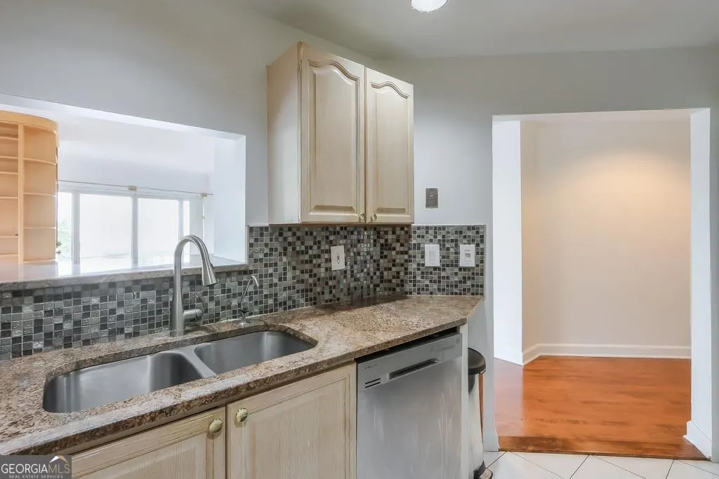 530 3475 Oak Valley Road NE, #530