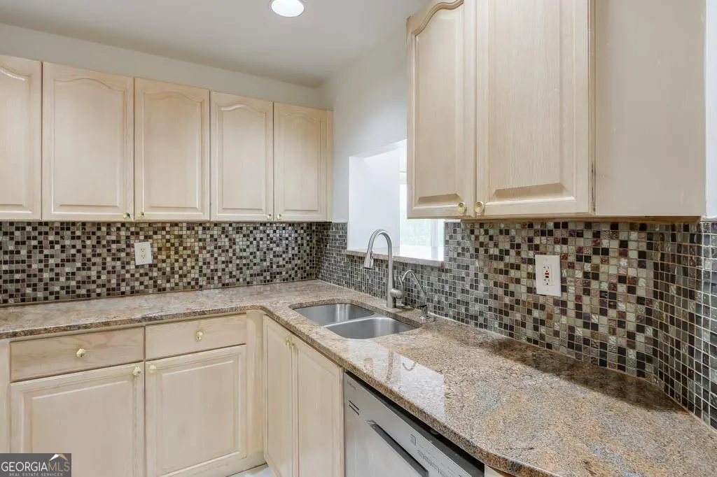 530 3475 Oak Valley Road NE, #530