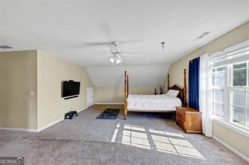 2052 EVERGREEN Drive