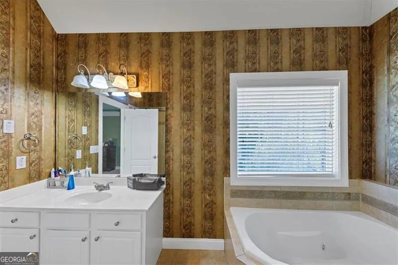 2052 EVERGREEN Drive