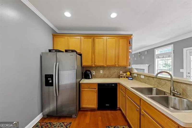 2052 EVERGREEN Drive