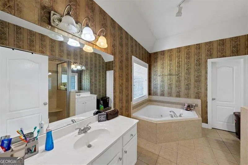 2052 EVERGREEN Drive