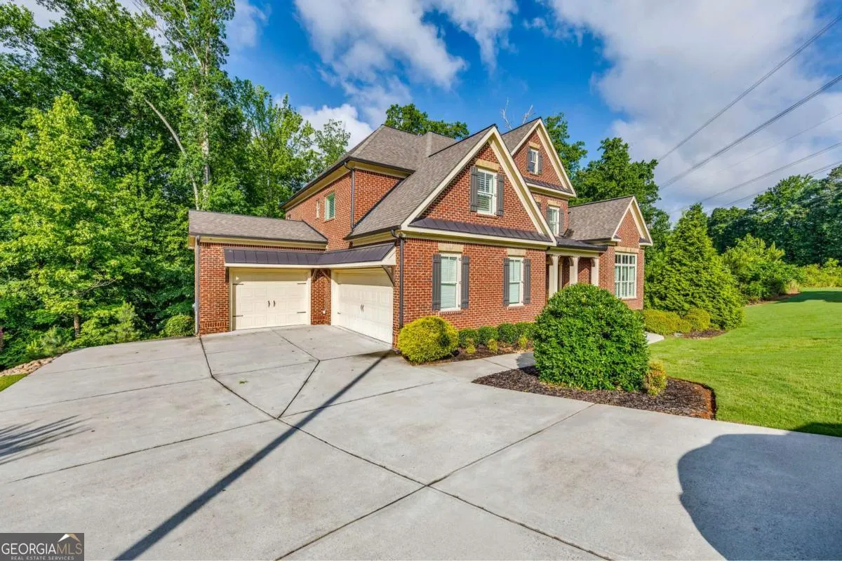 2423 Rosapenna Lane NW