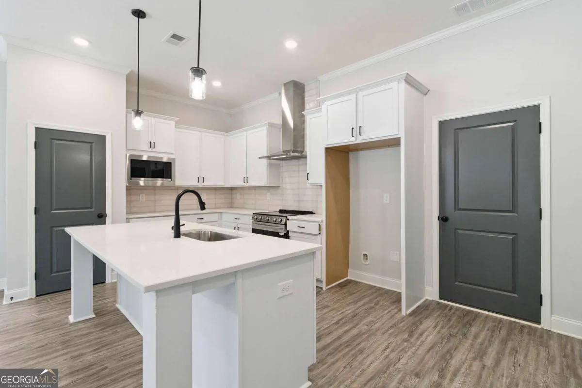 9 933 Willingham Drive, #9