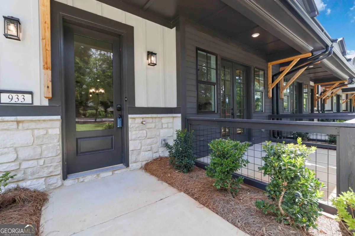 9 933 Willingham Drive, #9
