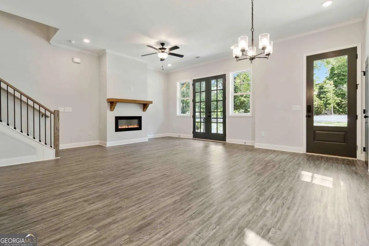 9 933 Willingham Drive, #9