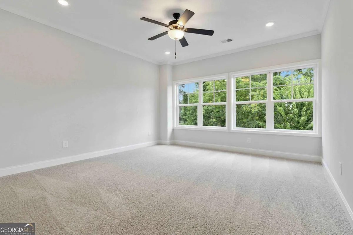 9 933 Willingham Drive, #9