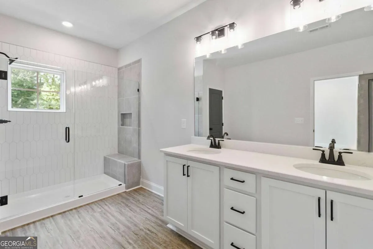 9 933 Willingham Drive, #9