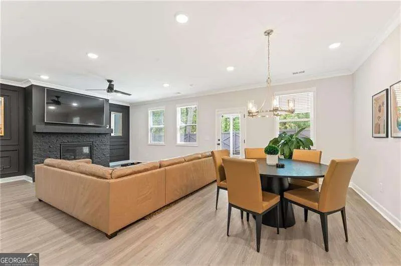 3672 Silvery Way