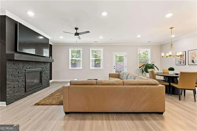 3672 Silvery Way