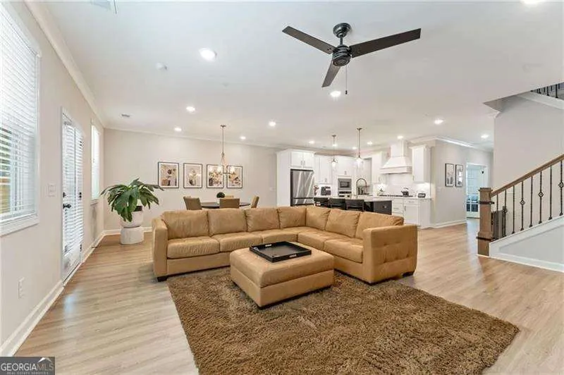 3672 Silvery Way
